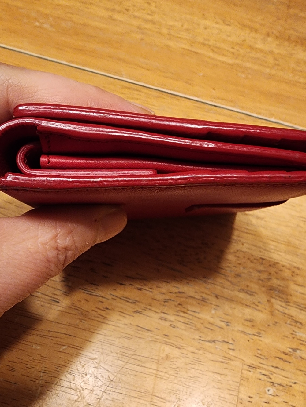red calfskin Saint Laurent Classic Y compact wallet With a gold-toned Y logo - Picture 8 of 16